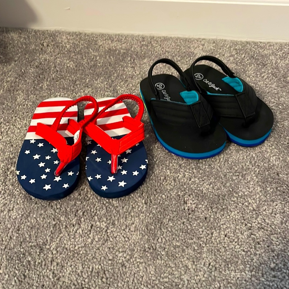 Size 5/6 Flip Flops